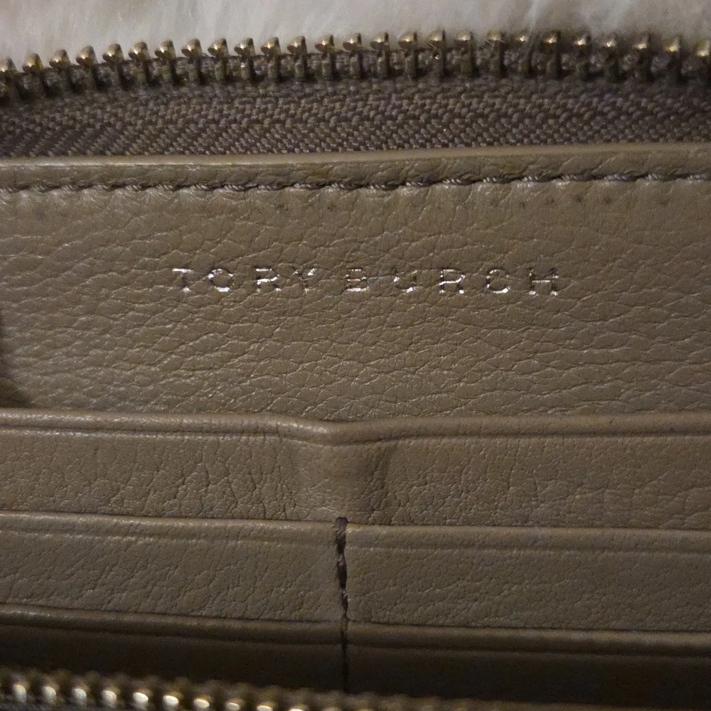 Tory Burch Beige Leather Zip Wallet - Picture 4 of 7